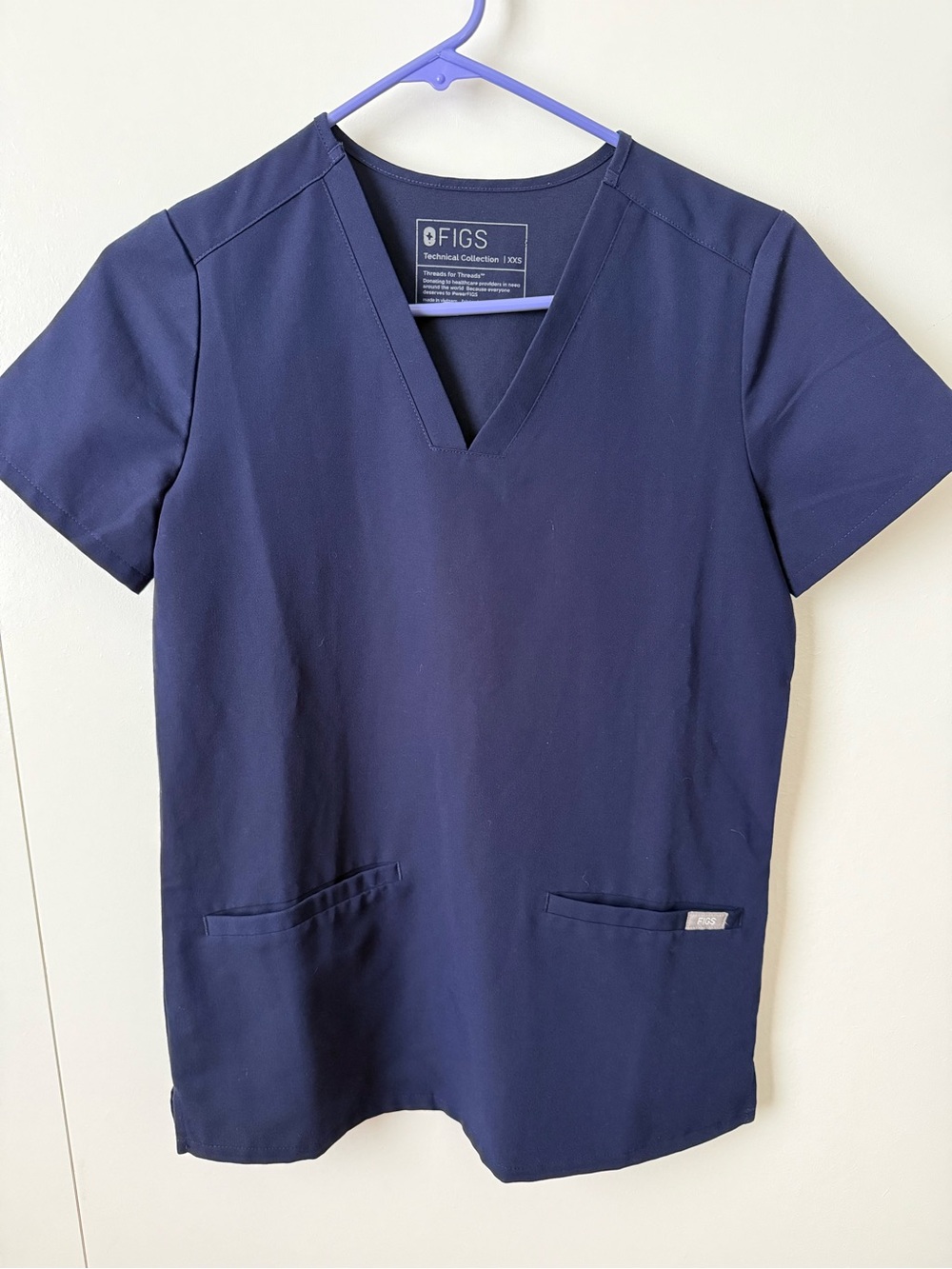 FIGS Women’s Navy Scrub Set